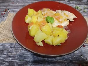 Filet de poulet sauce tomate à la crème et ses pommes de terre – La ...